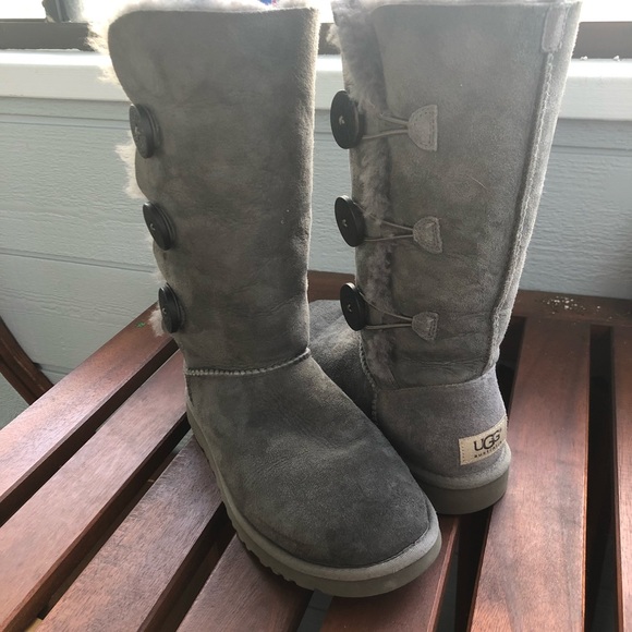 *SOLD* UGG Tall Gray Bailey Button Triplet - Picture 1 of 7